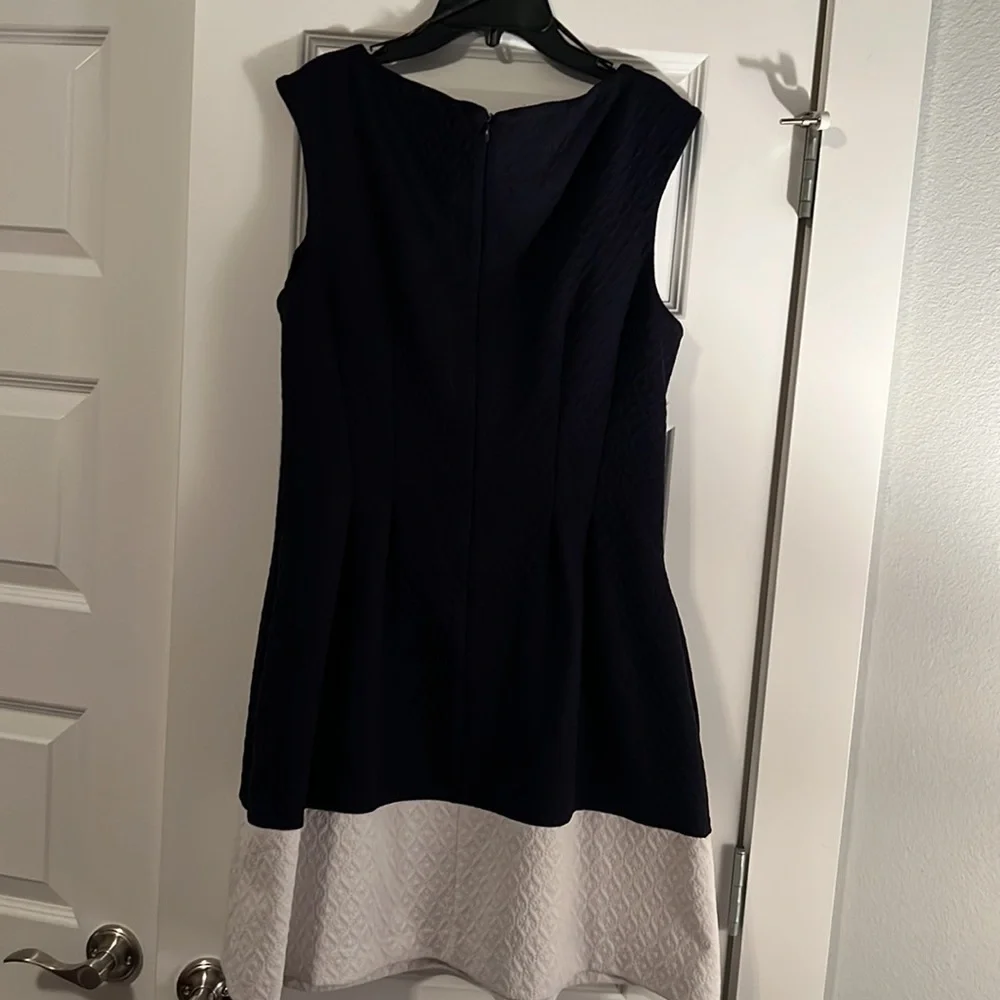 Beautiful Vince Camuto dress…Spring will be here before you know it! - Picture 4 of 5